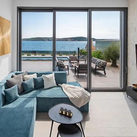 Beachfront Luminara Трогір