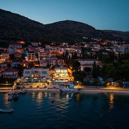 Beachfront Luminara Villa